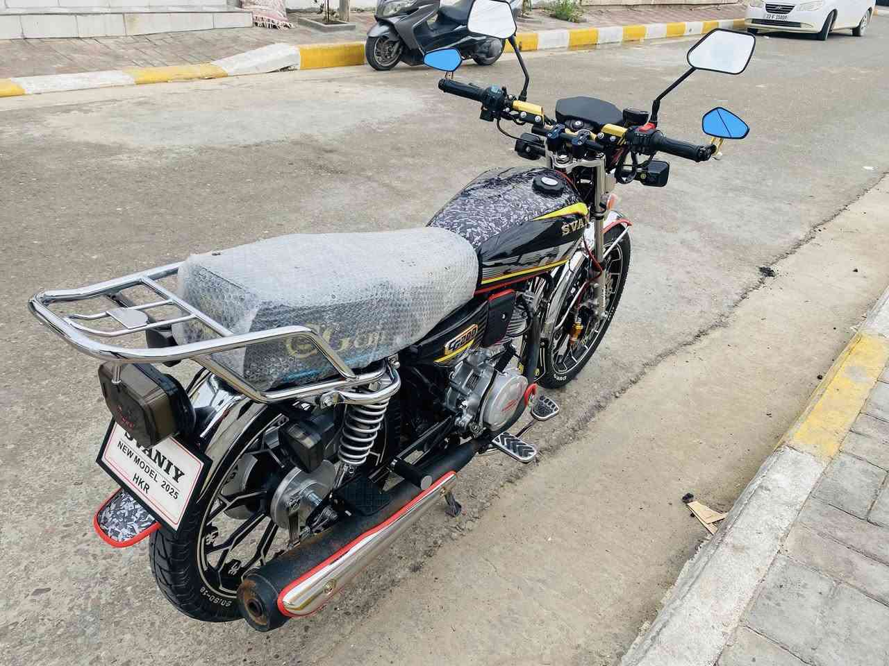 دراجة نارية من نوع سيفان (SVANIY) بمحرك سعة 200 سي سي (CG200).
الموديلات الحديثة بدشبول إلكتروني

ستيرن رياضي دراجه جديده موديل 2025 

السعر 900 وبي مجال 

الدراجه ما ناقصها شي 

للاستفسار الاتصال على الرقم ***********
