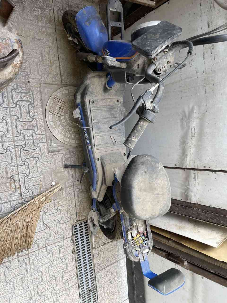 سلام عليكم دراجة شحن نوع HIS ٤بطاريات كبار دبل دراجة بيهة عطل متمشي بس تشتغل لايت إشارة يرادله ترتيب أبيعه على هل وضع سعرهة ١٥٠وبيهة مجال رقم واتس ***********
