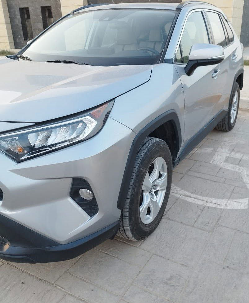 السلام عليكم
تويوتا راف فور بنزين بدون صبغ 
2019    XLE  استخدام قليل لون سلفر
ماشيه 35000 الف ميل
رقم بغداد الجديد مع سنوية جديدة
المواصفات
فتحة سقف 
- رادار امامي 
- ⁠رادار جانبي 
- مقاعد جلد
- كاميرة خلفية
- ⁠مانع اصطدام 
-انظمة قيادة 
- ⁠اوتو هولد 
- ⁠تبريد قطعتين 
-وارد امريكي 
صور الحادث مرفقة
السعر 22,500
مكان السياره  بغداد
الرقم ***********
