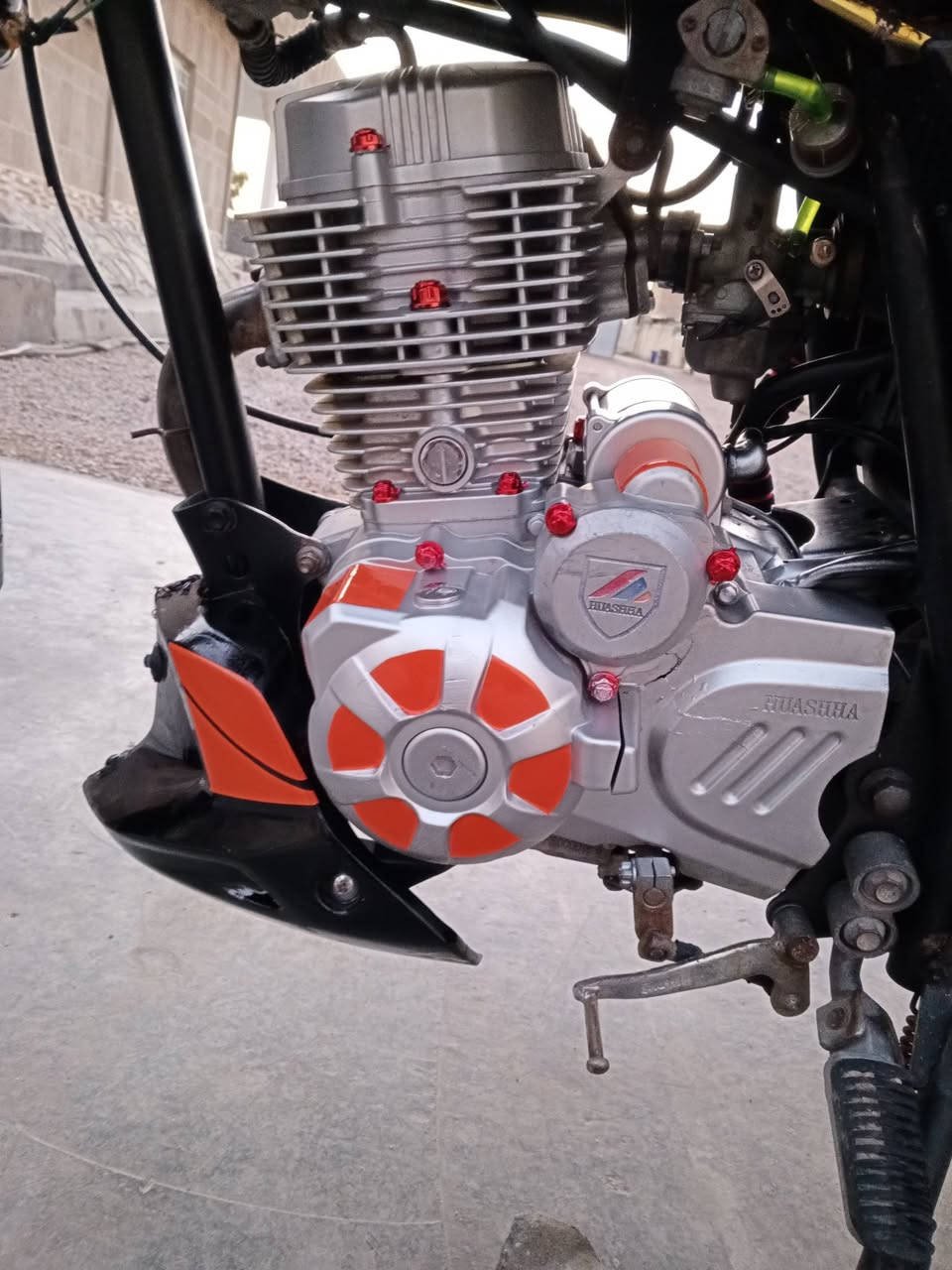 يا الله دراجه هيوشه للبيع موديل 2023اوراق منفيس بدون كمرك دراجة مال جناي ربع ماتحط  عليه السعر 850وبي مجال للشراي ولمو شراي لا يعلق ويكسر بحلال العالم مكاني الرمادي هذه رقمي للتواصل ***********متواجد عل خاص
