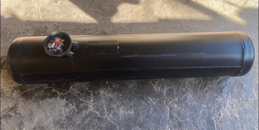 تانكي 100 لتر كامل هوه والطوافة  ستخدام اقل الشهرين …للبيع السعر 250 ألف قفل مكاني بغداد البياع ***********
