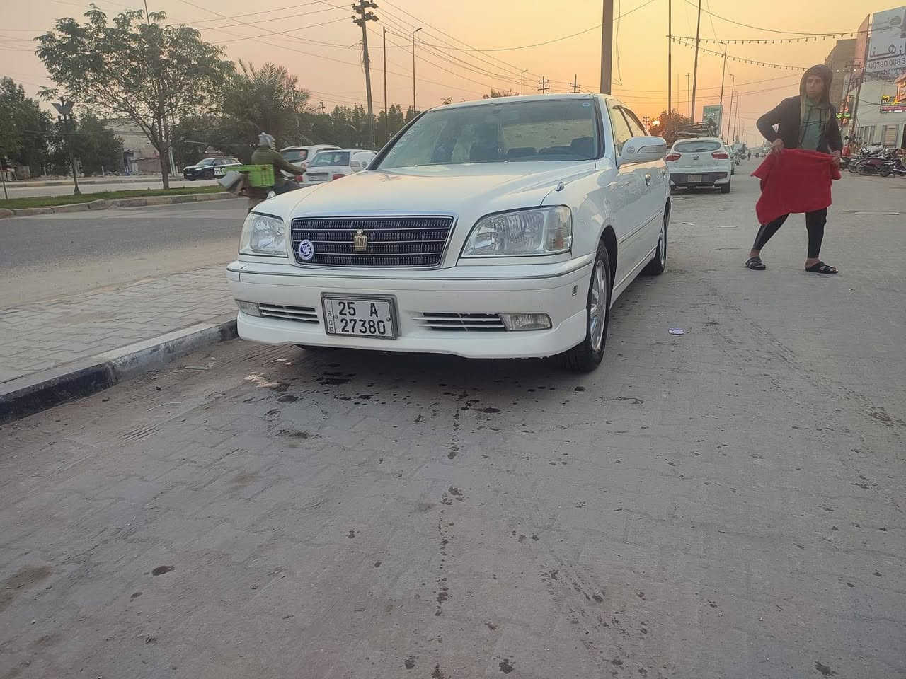 السلام عليكم 
ملكه للبيع موديل 2003 ابيض صدفي 
دكمتين رقم كركوك انكليزي كامله 
مداور شوكت متريد بسمك
تحوير نجف فوك وجوه 
مكينه ديفور الصغير 
منضومه زنون كامله 
كفاله عامه من الضربه ونقل الجثه 
السعر 155 وبيه مجال بسيط
مكاني نجف الرقم ***********
