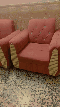 تخم 4 مقاعد  2 كراسي  2 كبار  كلش جديد وما بي اضرار. ‏‪0771 867 2913‬‏...