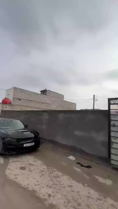 قطعه طابو ملك صرف مساحة 1000متر وكل خدمات متوفره سعر 160وبيه مجال العنوان ابو الخصيب حي عسكري/***********
