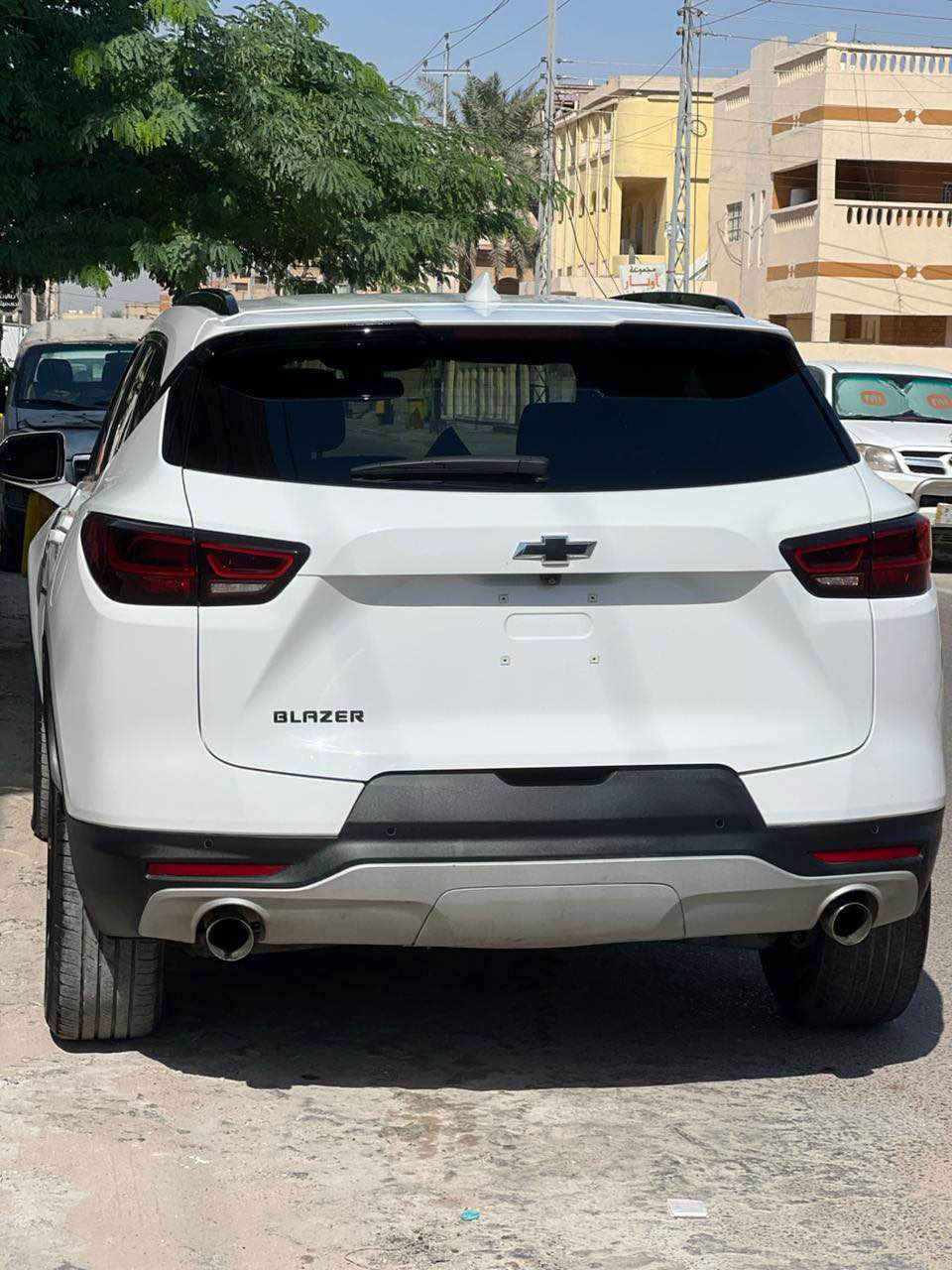 السلام عليكم  شفر بلايزر ٢٠٢٤ 
وارد امريكي السيارة حادثهة موضح امامك ب الصور قطعتين البنيد مبدل والجاملغ راجع نفسة 
السيارة فول مواصفات للاخير السيارة بلاك توب 
السيارة بيها فحص مؤقت منفيسها ب اسمي 
العنوان البصرة 
***********
بيع او مراوس Singapore
