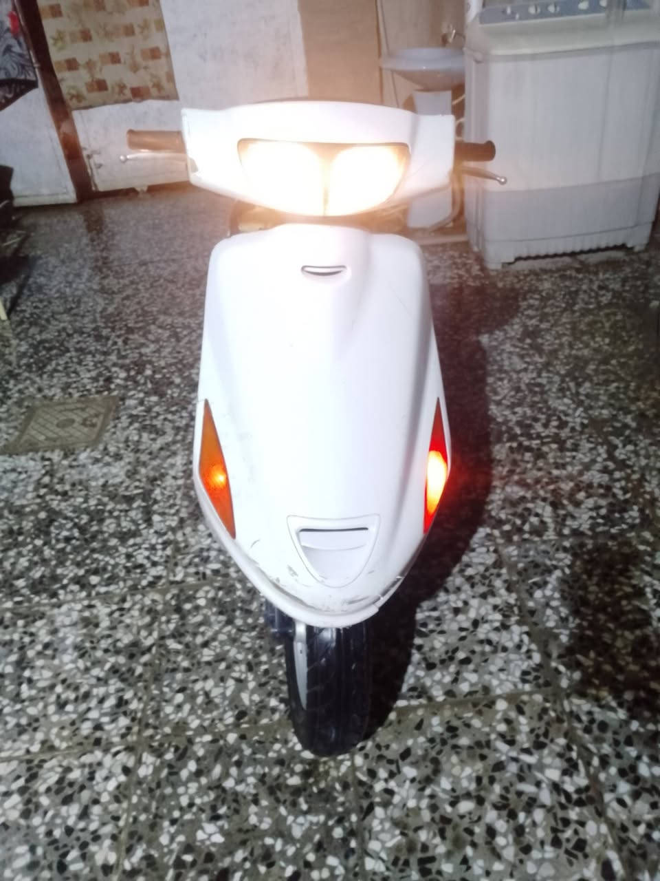 السلام عليكم دراجه فراشه ياباني بحاله جيده هندر كهربائيات تايرات شاصي مكفول مكان  كربلاء سعر 200بيها مجال للشراي *********** قفل جوزه قفل جنطه
