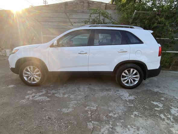 بسم الله الرحمن الرحيم 
-سورنتو ٢٠١٢ خليجي للبيع 
-٦ سلندر  ٧ راكب
-ثلاث قطع تبريد
-حساسات امامي خلفي + جرس انذار 
-مكينه وكير مكفول شرط ما مفتوح
-رقم بغداد دولي هزه جديده
-تخم تاير جديد 
-كامره خلفيه 
-مري شفط + اشاير مري
-تحكمات ستيرن
-المسافه المقطوعه ١٦٠ حقيقي
-لايت جديد لد 
-بيها جاملغ وباب الصدر صبغ اثر شخوط بدون دواخل وجزء من البنيد
-مكان السياره بغداد بوب الشام
-السعر (١٥٢  $ )للتواصل على الرقم 
-***********
