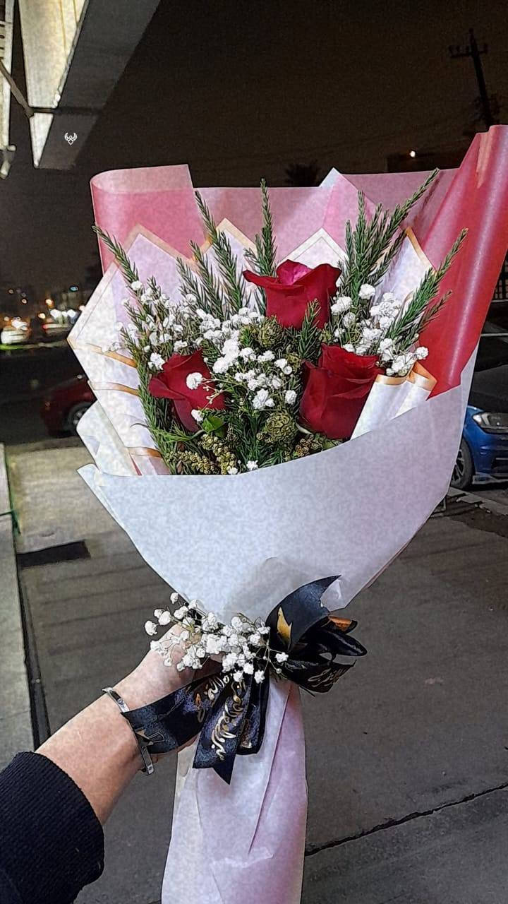 تجهيز بوكي ورد طبيعي ويتوفر لدينا ورد صناعي يتوفر توصيل مكاني بغداد نفق شرطه حي حطين ***********
