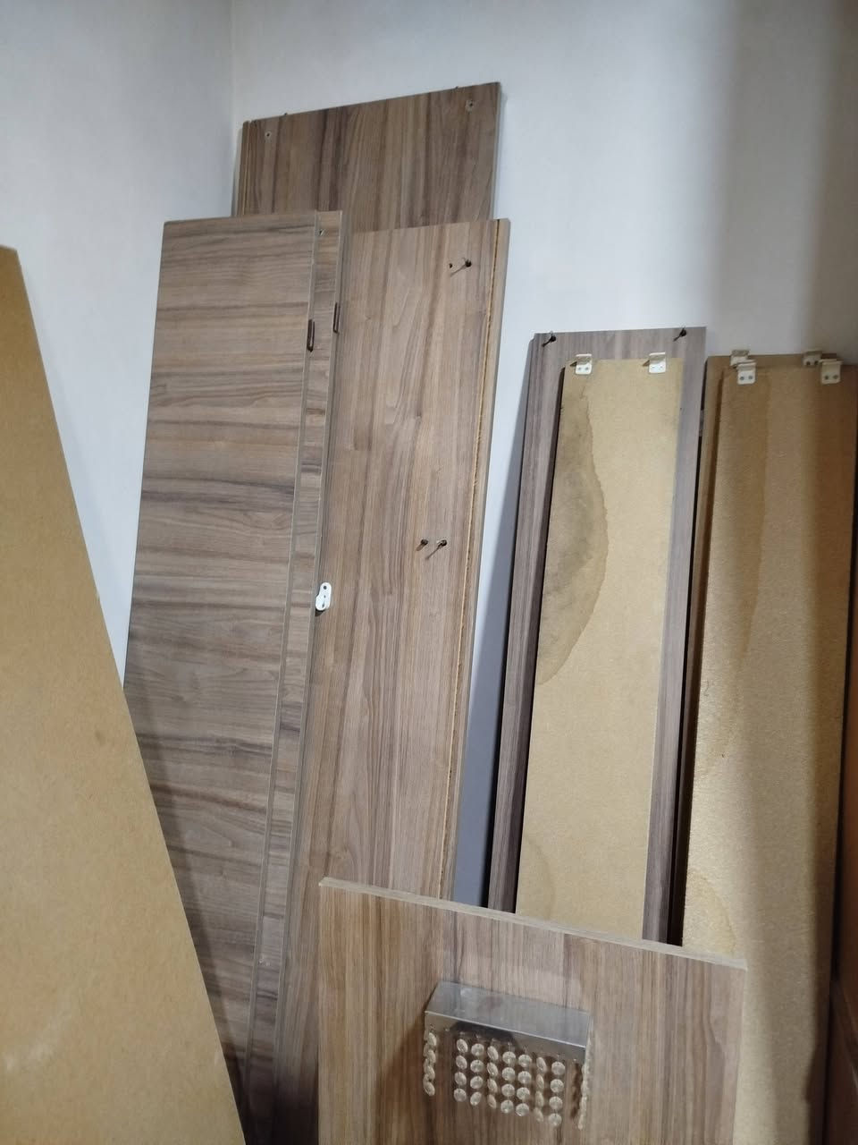 غرفه نوم تركي 5 قطع على وضعها تقريبا 60 بلميه نظافه سعر 175 بدون ميز تواليت مجال الشاري ***********
