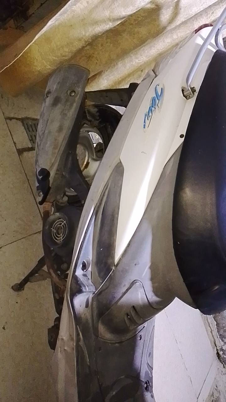 السلام عليكم ورحمه الله وبركاته 
دراجه منغولي للبيع 
الدراجه حلوه ونشطه ومكينه ناعمه الله يشهد 
مبدل سلف وكابريتر عله ايدي مال جناي 
الدراجه كدامك تسوه وحلوه وماتعبك تترحملي تجي وتكلب وتباوع بعينك بهيا كسر بسيط بلايت الامامي 
عارضها ب550 وبيها مجال 
***********
