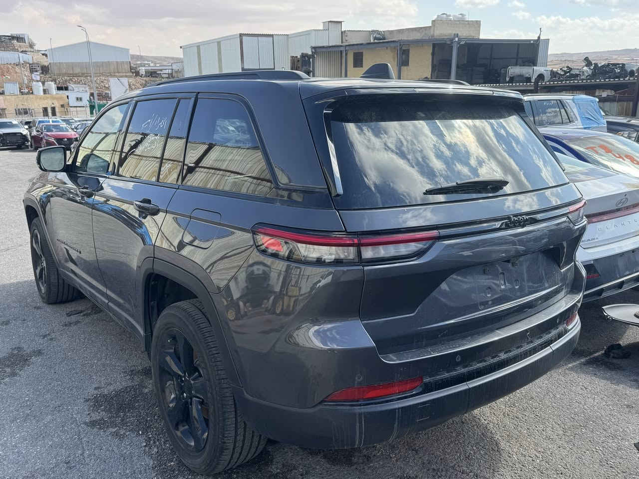 جيب شيروكي 2024 بلاك توب 
موجوده بل منطقه الحره
سلايت روف 
كشنات جلد شاموا
كشنات كهرباء
حساسات امامي خلفي
كامره متحركه 
سياره ماشاء الله لعابه
شغاله وماشيه
ايرباك دشبول وستيرن طاك

تدخل كتاب شهداء 
للاستفسار واتس اب***********
***********
