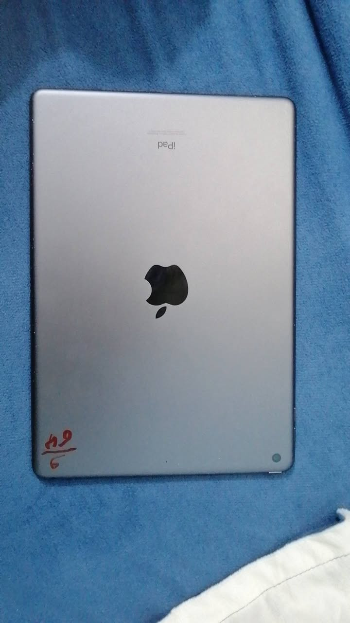 ايباد ٩ ذاكره ٦٤  كلش نضيف 100/100 بوبجي ٦٠ فريم وياه حافظه وشاحنه السعر ٢٧٥ وبي مجال العنوان بغداد الدوره ابو دشير رقمي للاستفسار ***********
