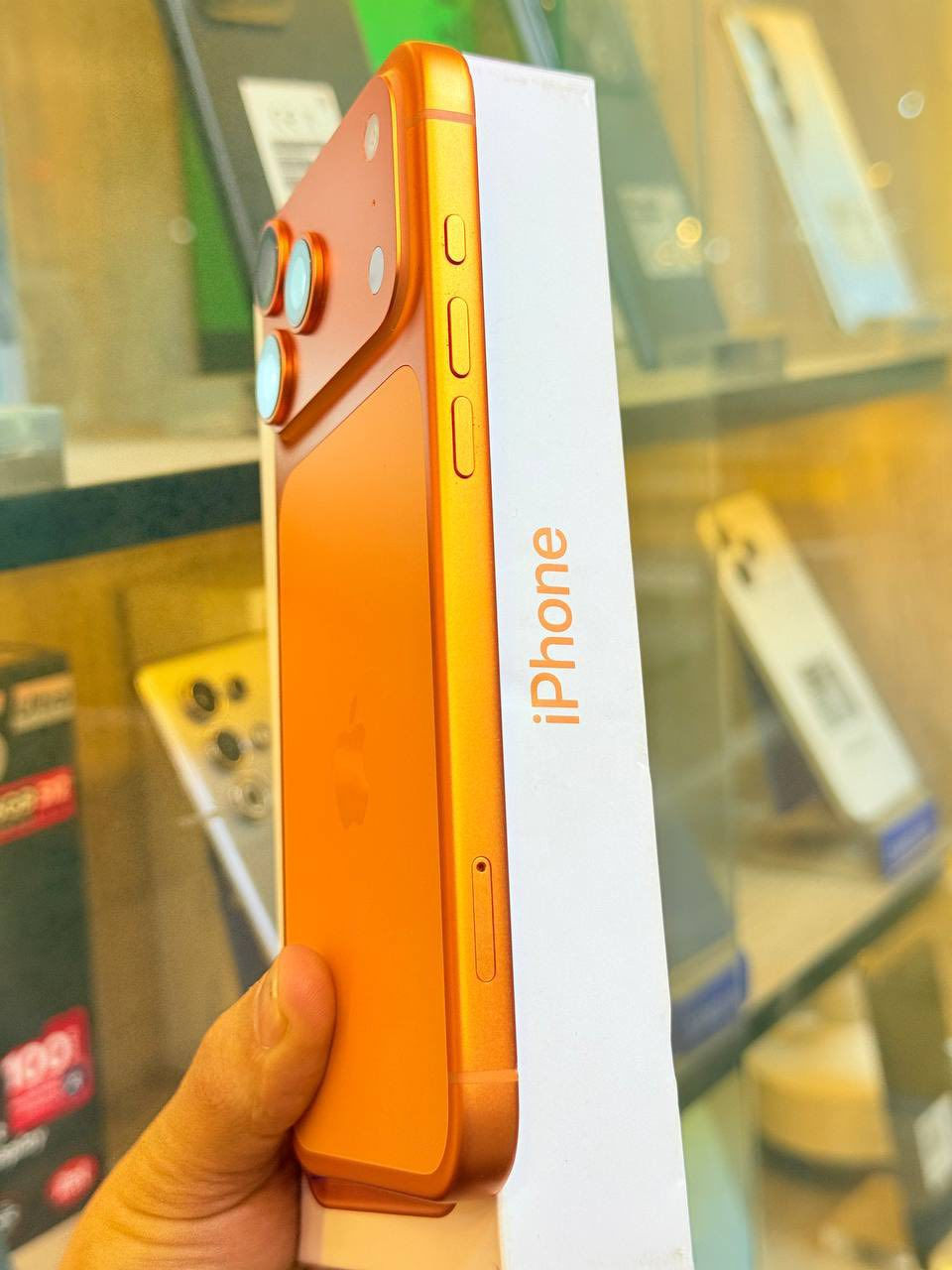 ⭕️⭕️ اقوه عرض حالياً ⭕️⭕️
أيفون 17 برو ماكس  ذاكره 512 ركز ذاكره 512  بطاريه 100 ممبدل بي شي مع ضمان 5 ايام فول نضافه كامل ملحقاته  وتر بروف عل حاسبه كله نورمل مكاني بغداد البياع شارع 13 مركز الريس للموبايل 
السعر مليونين و50 الف 
***********
