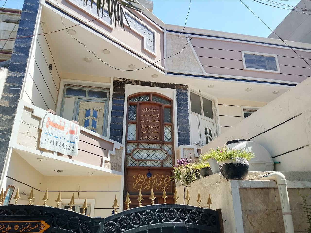 سلام عليكم بيت للبيع او مراوس 100متر حي الجوادين شارع30شارع السوك يتكون من طابقين للاستفسار الاتصال علئ الرقم[***********/‭***********‬]او  الاستفسار علئ الخاص
