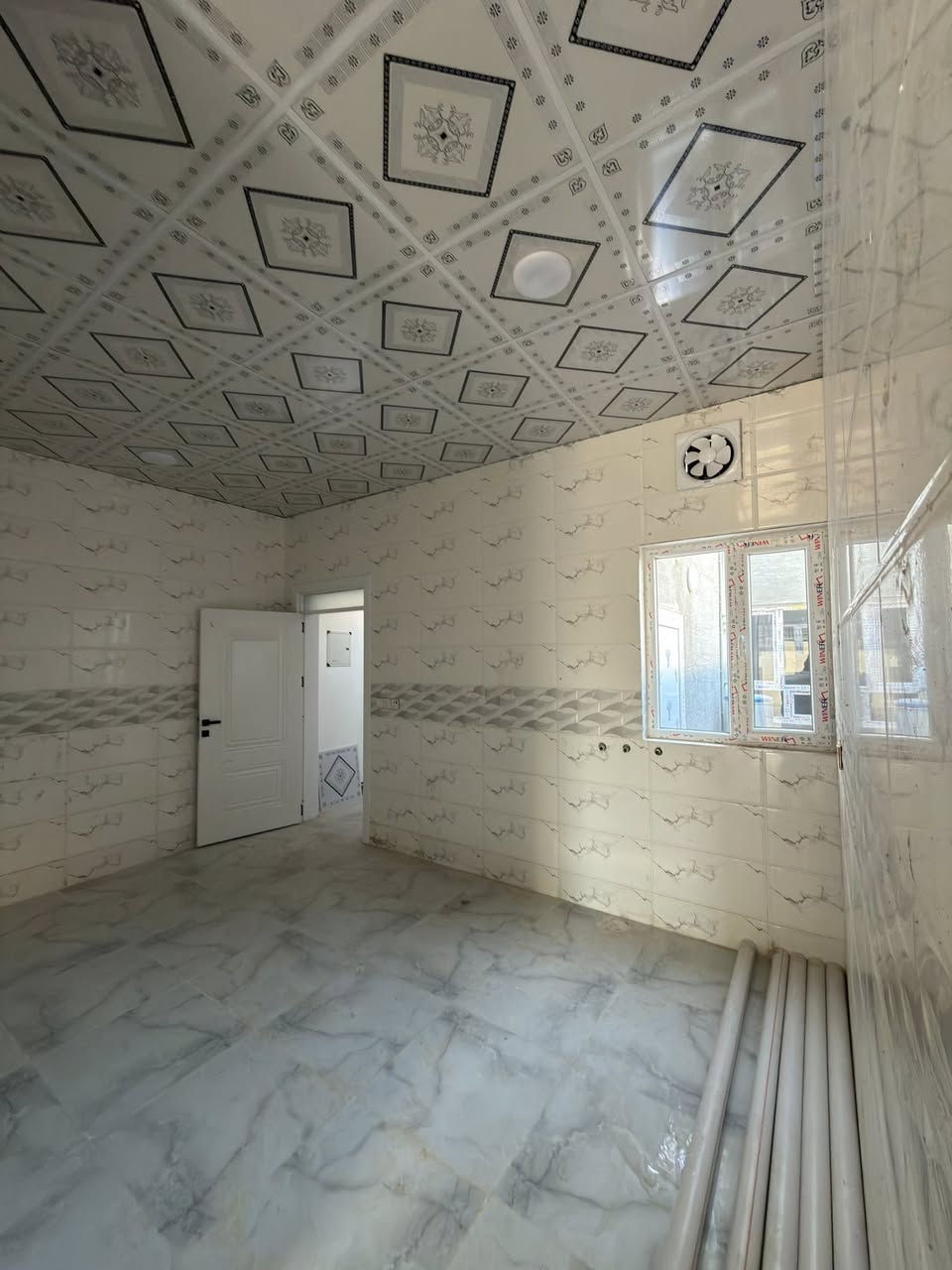 بسم الله الرحمن الرحيم

🏡 دور تونات للبيع في تكريت – الديوم / منطقة التوحيد

فرصة مميزة لامتلاك دار حديث بتصميم عملي وموقع مناسب.

🔹 المساحة: 100 متر مربع
🔹 الواجهة: 5 أمتار
🔹 النزال: 20 متراً

مواصفات الدار:

* 🛏️ 3 غرف نوم
* 🛋️ استقبال
* 🍽️ مطبخ
* 🚿 3 مجاميع صحية

📞 للاستفسار والتواصل:
***********
