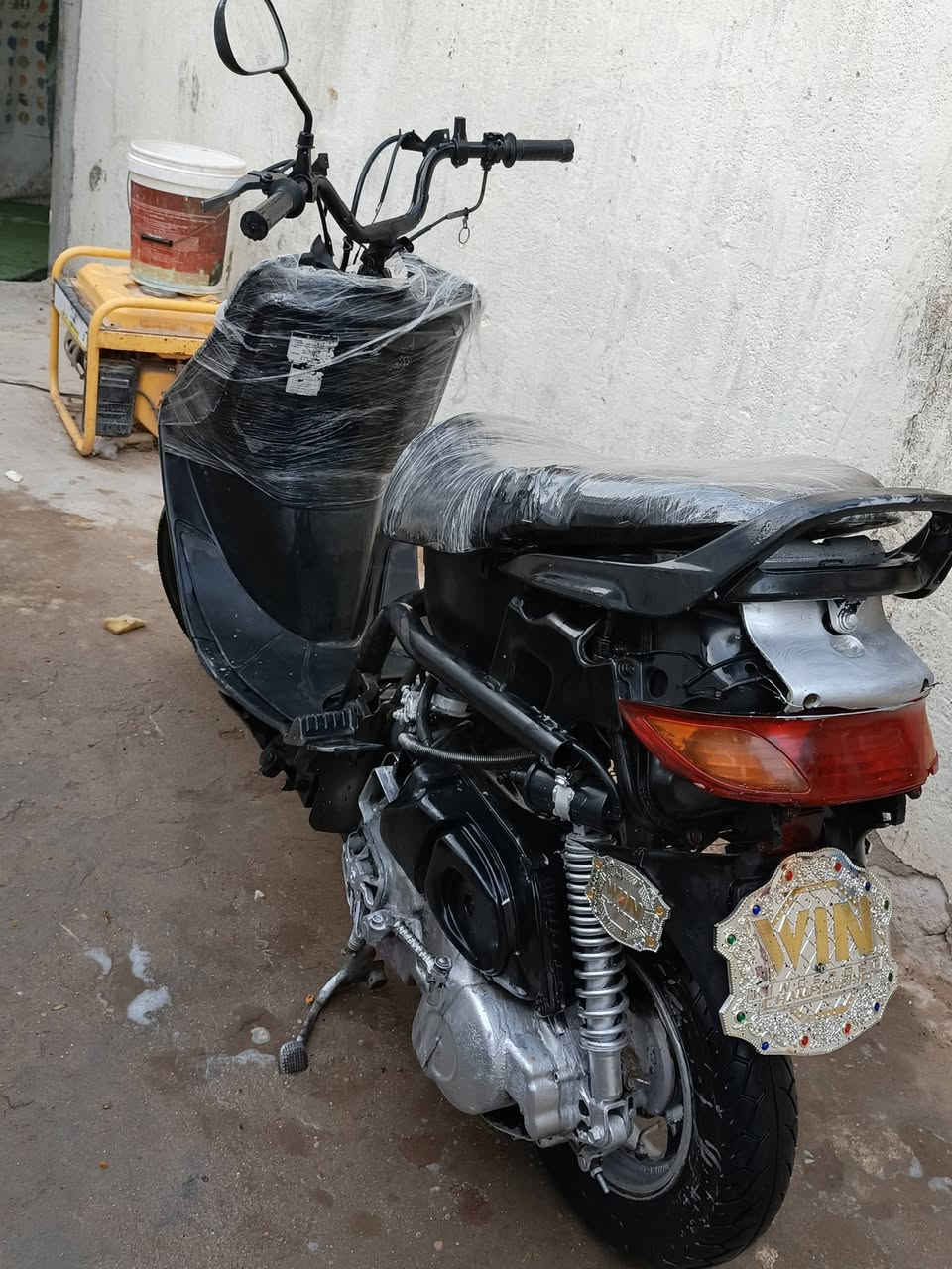 سلام عليكم شباب فراشه 140 لبيع دراجه تعبانه سلف جديد تواير جديد هيكل مكفول من ضربه كهرباءيات شقاله وكفوله عشارءرين  دراجه عطلت ماعرف شعبيه شنو عطلهء من المكينه لسهر 175الف قفل رقمي واتساب *********** المكان بصره سفان
