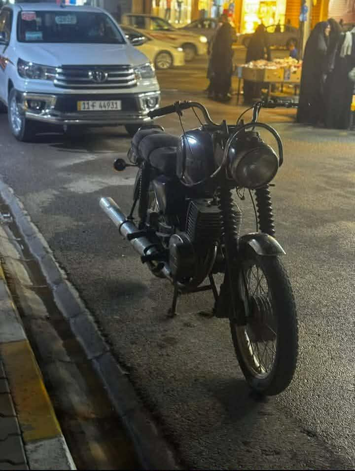 السلام عليكم دراجه mz81خير من الله شلعه ومعدل وتراي وين ميعجبك سايس 2علفتح لحيم بس بالخشم شويه الدراجه ماكنيت يعني انسه شي اسمه توكفك بشارع مكاني الدجيل السعر ٤٥٠وبي مجال لاستفسار اكثر اتصل وتدلل ***********
