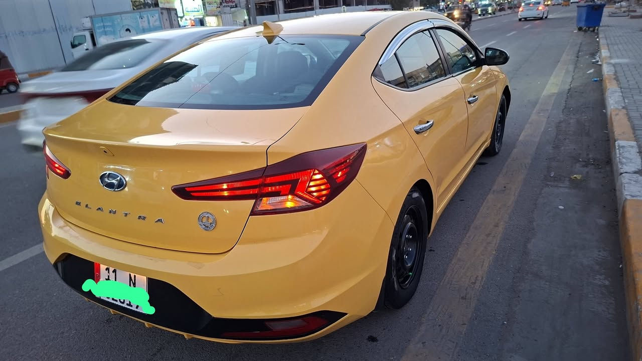 السلام عليكم
النترا موديل 2020 امريكي 
مكنيه 2000 دوش المرغوب لاصرف ولا تبخير 
كير اي تي المرغوب
 منظومة تبريد جديدة اضافة مروحة 
منظومة غاز جاهزة تشتغل كاملة
منظومة بانزين ونوزلات وبلكات ومجول جديد
تخم تاير ويل جديد 
بطارية جديدة
صدر جديد 
منظومة زنون 
شاشة كامرة
 تحكم ستيرن جهتين 
رادار امامي رادار جانبي توقف ذاتي 
نظامين قياده سبورت وعادي
حادث جاملغ امامي يمنه وبنيد 
رقم بغداد انكليزي جديد هزة وبحث جديد 
بأسمي ماشيه 96
*********** 
بغداد الكرخ 
السعر ١٢٣
