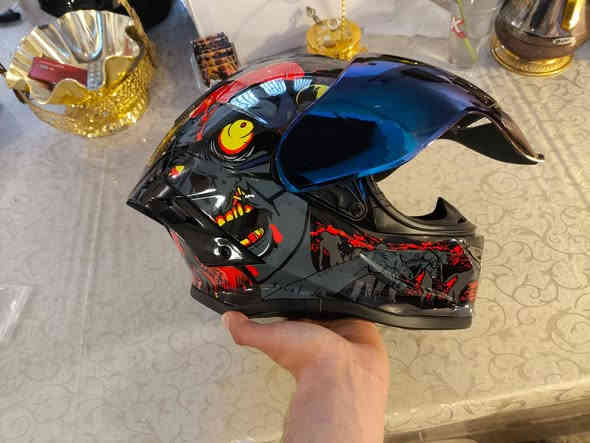 السلام عليكم خوذه قياس ميديم للبيع جديده بلكارتون شتريتهه ومناسبتني لان فكهه ثابت سعرهه ٧٠ الف بغداد الحسينيه ***********
