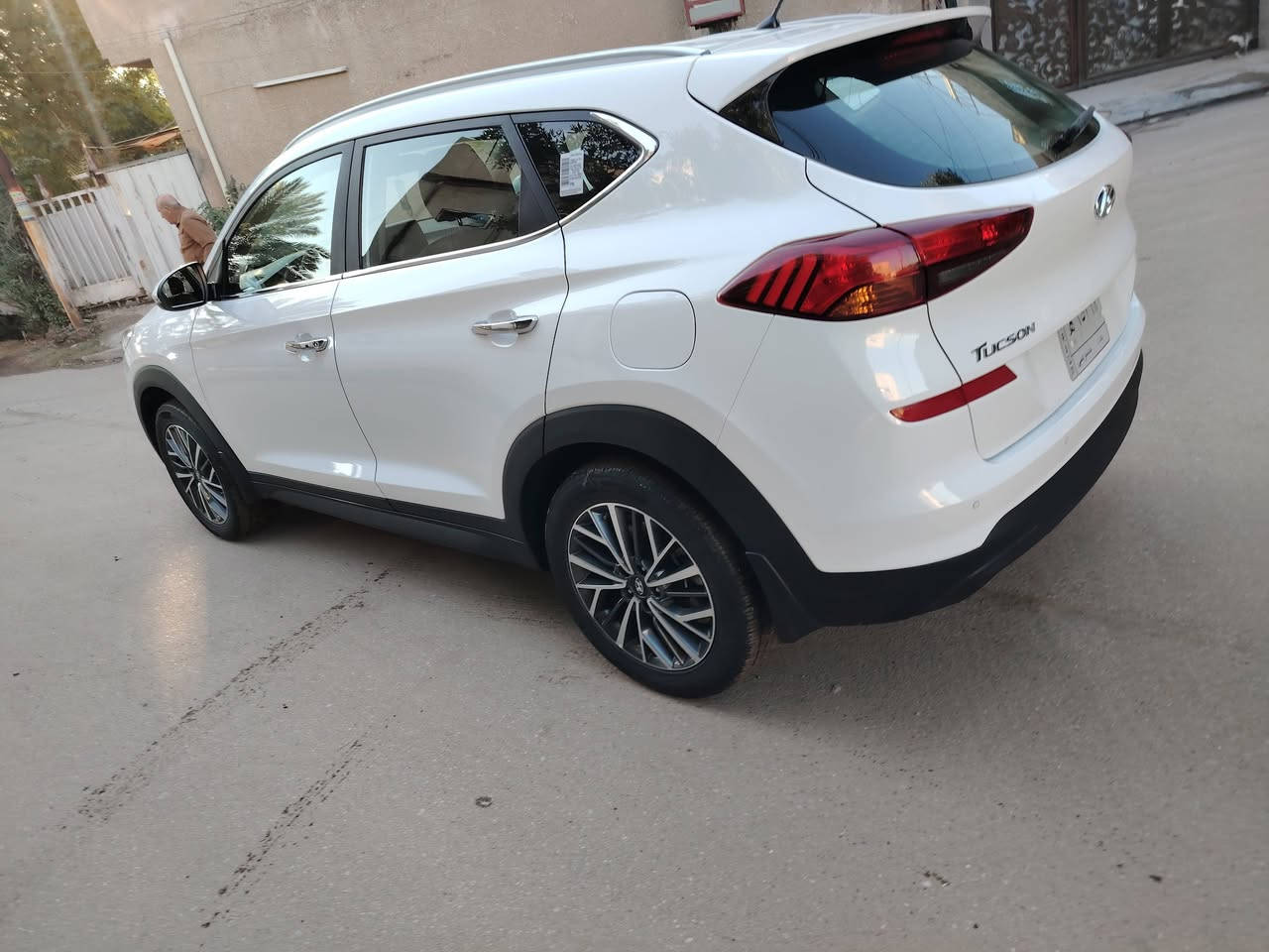 توسان 2020 خليجيه بغداد موصفات الشركه بس فتحه مبيه... مكفوله من الصبغ والتبديل والتعديل كفاله حتى من الشخط على ايدي من الزير...
بصمه..
مري شفط..
تبيرد خلفي امامي..
ماشيه 41 الف بعدها بنايلونات الشركه..
ويل كب.. 5
محرك 2000 دوش..
كراسي 2 كهرباء..
رقمه بغداد الدولي باسمي شخصيآ..
بصمات 2 وياها..
محرك كير تبريد تدفئه كله على وضع الشركه..
مكاني بغداد الكرخ حي الاعلام...
.... ***********.......
للبيع فقط الشراي يتصل..
