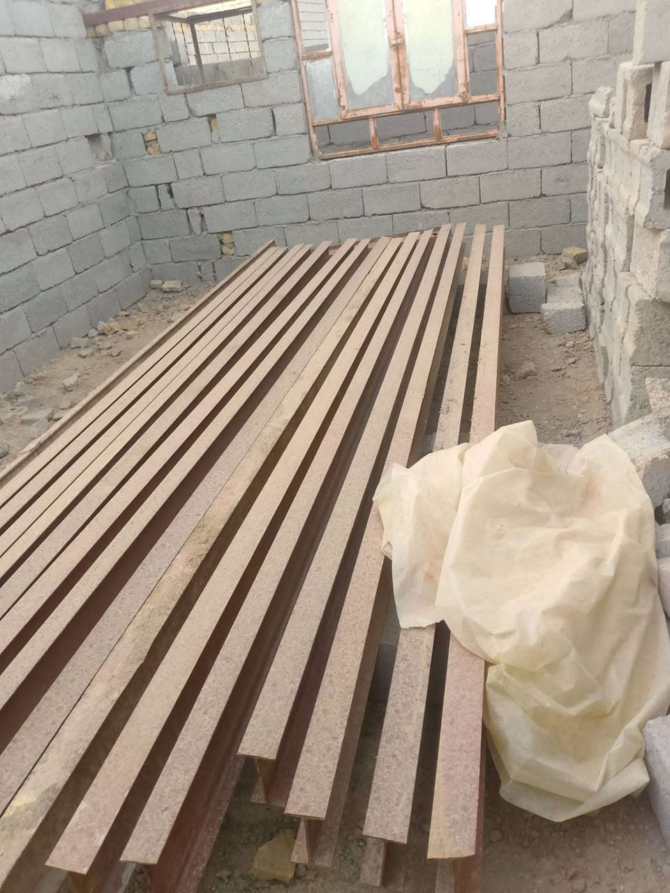 بيت هيكل وراه البراز
مساحه 150 مبني بيه غرفه وصاله ومطبخ وصحيات  بيبان وشبابيج كامله 
وياه 16 شيلمانه ودبل طابوك و250 بلوكه سعره 16 وبيه مجال 
رجان بس شراي يراسلني


**إذا كنت صاحب هذا الإعلان وتريد حذفه لأي سبب، رجاءا أرسل رسالة إلى الدعم الفني**