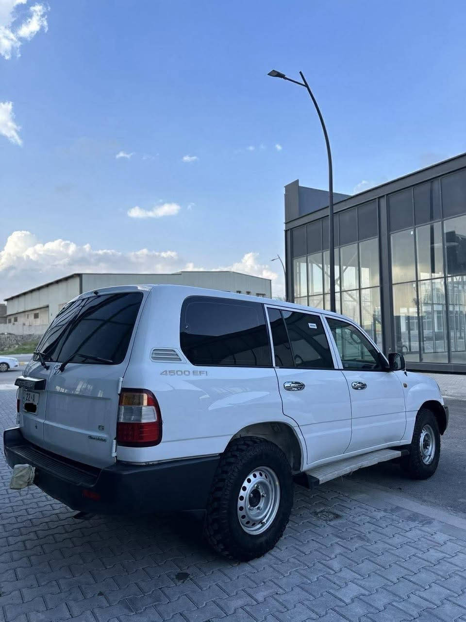 تۆیۆتا لاندكرۆزەر -مۆنیكا
مۆدێل ٢٠٠٣  دوو پارچەی بۆیاخە لەگەڵ كەمێك سارد 
مەكینە و گێڕ و  ئەكسل و دەبڵ ئەكسل و هەموو گیانی بە شەرت تاقمێك تایەی M/M ی بۆ بەستراوە  سەنەوی تا ٢٠٣٠ تازەیە، ئینتەرپوڵ و هەموو شتێكی بۆ كراوە بە شەرتی تەحویل و غەرامە بە ناوی خۆمەوەییە
ژمارەی خاوەنەكەی
 ***********      viber / whats app

ئـەگەر سەیارەکەت دەفرۆشیت نامە بنێرە با بلاوی کەینەوە لۆت
