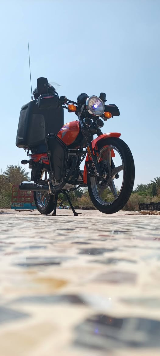 السلام عليكم 
دراجه دايوان عضم 2024 
المكينة 150
رقم أو سنوية ب اسمي 
اخذتهة زيرو قبل شهر 
ابيعهة هية وغراضهة صندوق + درع + واقيات يد + خوذة +اريل       اتصل ***********
               واتساب
