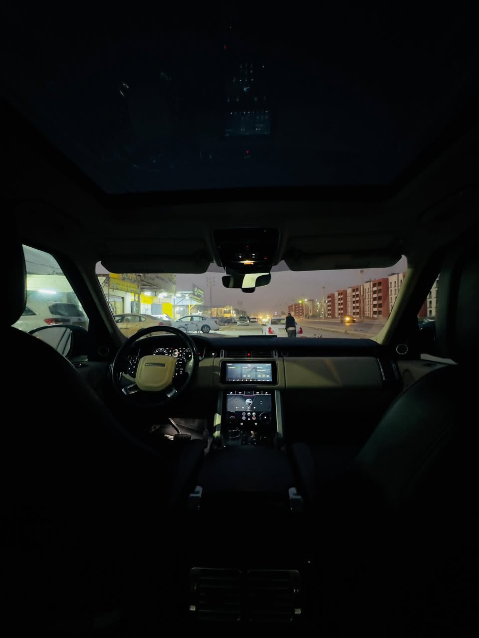 السلام عليكم ورحمة الله وبركاته 
 اللبيع Range Roverوارد امريكا
صبغ دعامية امامي فقط وتكحيل كارت بجاملغ الايسر 
ماشية 67 الف مايل ماشيه بلعراق فقط 3 الف@إشارة
موديل :2020محرك 8 سلندر سوبرp525
اللون : اسود 
المواصفات:  
سقف بنوراما وجلد 
نظام تعليق هوائي 3 وضعيات (جكات تصعد وتنزل اوتو +يدوي )
قيادة ذاتية 
اوتو ستارت 
اوتو بارك 
اوتو ستوب عند الاقتراب من سيارة اخرى
اوتو هولد
مانع انزلاق 
سايد بريك اوتو 
نقط عمياء 
5 كاميرات محيطية 
رادارات امامية وخلفية وجانبي 
تغير زاويا الرؤية بالمري عند الرجوع الى الخلف
انارة ليلية وكشافات ضباب ولايت اوتو
خمس بصمات ع الابواب 
صندوق كهربائي شفط
ابواب شفط  
تحكم بالتكيف تبريد وتدفئة من الشاشة 
كرسي السائق تدفئة وتبريد 
كرسي الراكب تدفئة وتبريد 
كرسي السائق 3 وضعيات خزن ميموري 
كرسي الراكب 3 وضعيات خزن ميموري 
تدفئة بالستيرن 
المقصورة الخلفية تبريد
تحكم منفصل بالمكيف 
تحكم كهربائي بالكشن 
انارة محيطية 
انارة ترحيب
السعر470
***********
