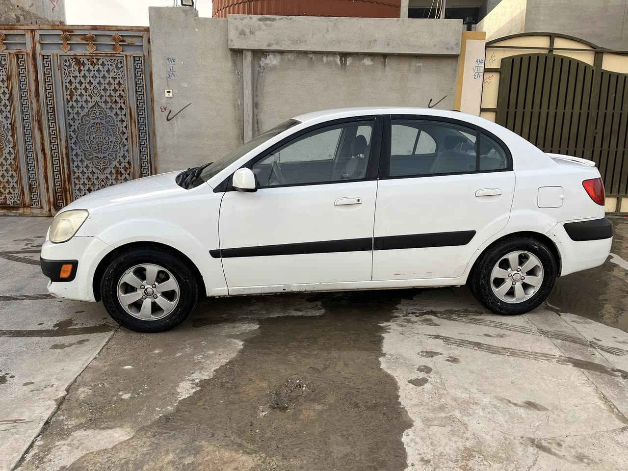 السلام عليكم 
كيا ريو موديل 2009
رقم نينوى مشروع وطني باسم البايع
وارد امريكي بدون حادث 
سيارة نضيفه كلش 
محرك حجم 16
V4
تبريد وتدفئة شغال 
ضربتها بالدعامية شي كلش بسيط على كد نص شبر 
تفاصيل اكثر 
الاتصال ع الرقم 
بيع نقدي فقط 
السعر 99$ وبي مجال بسيط
0751 005 8279 ￼
***********
