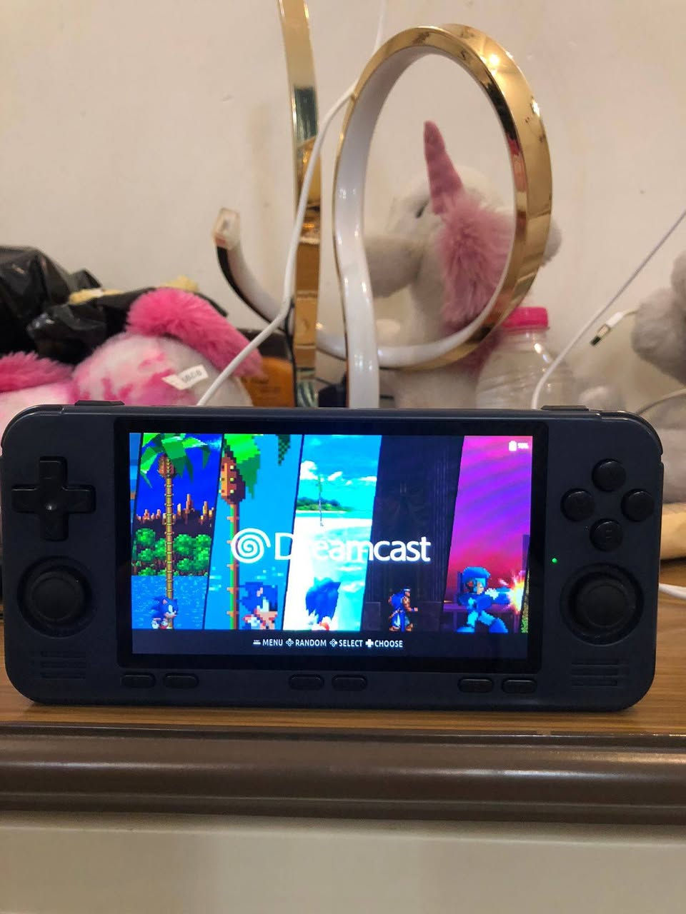 المطابق مرئيًا
#متاح جهاز ألعاب محمول من طراز Powkiddy RGB10Max3 Pro. 

يتميز بشاشة IPS مقاس 5.0 بوصة بدقة 720*1280 بكسل
يعمل بنظام التشغيل JELOS Linux.يحتوي على بطارية مدمجة بسعة 4000 مللي أمبير في الساعة تدعم ما يصل إلى 8 ساعات من اللعب مع رام 64 GB 
يمكنه تشغيل محاكيات مختلفة، بما في ذلك PS2.
 سعر ٧٥ بغداد مدينة الصدر قطاع ١٨ لايوجد توصيل 
***********
