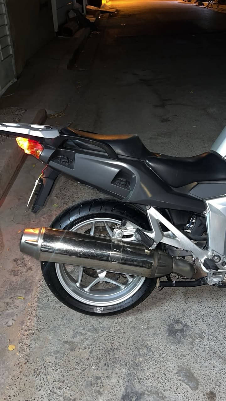 السلام عليكم ورحمة الله وبركاته
دراجه bmw k1200gt وارد يابان رقم بغداد بأسمي 
كفاله عامه فوووول مواصفات فول نظافه ١٠٠٪؜
مواصفات كومه 
..abs..
جامه كهرباء
تدفئة يدات 
تدفئة مقاعد
مثبت سرعه وبيها هواي سوالف
مكان الدراجه بغداد الزعفرانيه
سعرها 65 ورقه وبيها مجال بسيط وفر العراق كله اذا لگيت هيج نظافه وهيج سعر تاخذها بلاش

ممتواجد على الفيس هذا رقمي 
***********

❤️ملاحظه الدراجه وياها ٣جنط بلاديات مضمومات ❤️
الدراجه مضمومه ماطلع بيها بس سفرتين لشمال العراق
