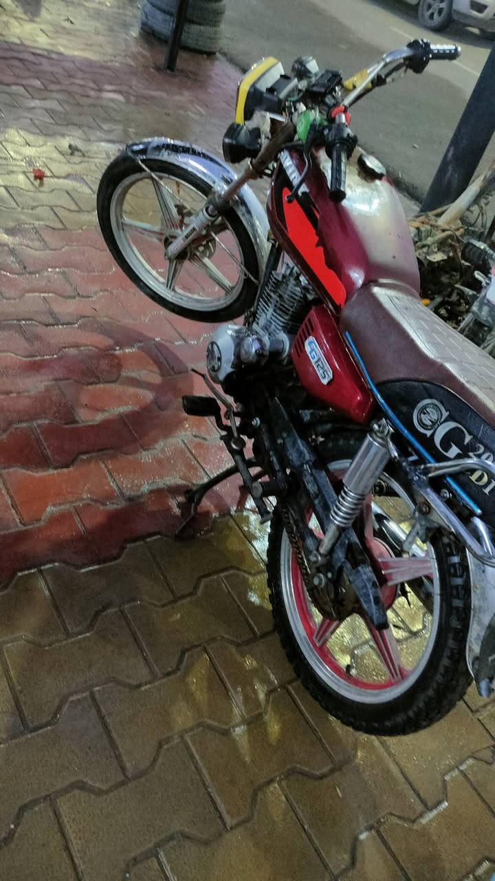 السلام عليكم موطور للبيع كلشي شقال. سلف شغال  لايتات نشرات السعر 200. مكان ناحيه القياره جنوب موصل ***********
