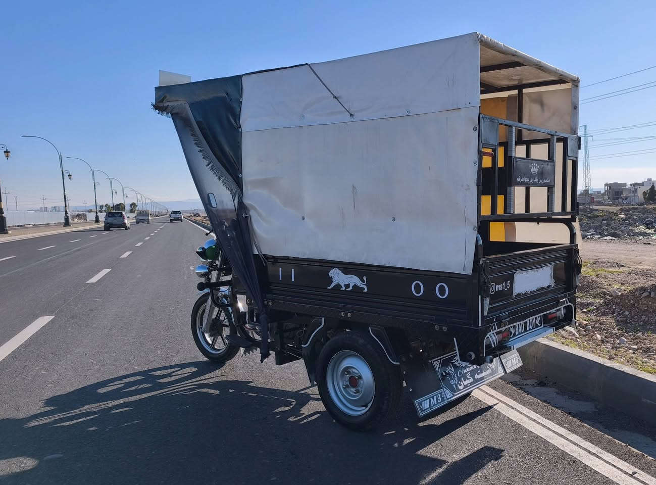 ستوته جمره ام الطير موديل 2024 شهر سابع طلعتها مكاتبتها من الوكيل ب اسمي اوراق شمالي منفيس
بدي طويل تاير عريض مكينه 200 
ستوته ماتعبانه ع ايد وحده جديده بشكل 
سعرها من الاخير قفل ((( مليونين )))
وهاي رقمي. للشراي.    ***********
 مكان كلار
