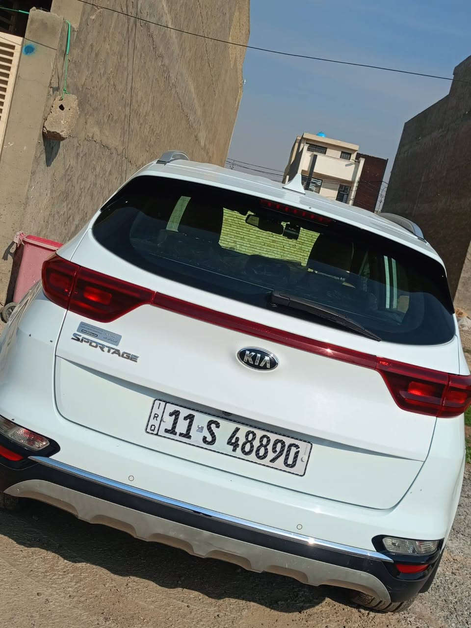 كيا سبورتج خليجي ابيض 2021 مكفولة كفاله عامة فقط جلغة خفيفة على الجاملغ الخلفي ماشية 45 الفف
السيارة نص فول ونظيفه 
رقم السيارة بغداد الدولي الجديد

كشنات جلد أصلي 
دبل كشن كهرباء 
شاشه اصليه ام الجي بي اس 
اريل نفكيشن 
بصمة تشغيل 
حساس امامي خلفي 
ويل 19 سبير منازل
محرك 2000 دوش 
شاحن واير ليس
مري شفط مع الاشاير
تحكم ستيرن 

مكاني السيارة بغداد التاجيات جان جسر الدوار 

السعر  223 وبيها مجال بسيط
رقم الهاتف : ***********
