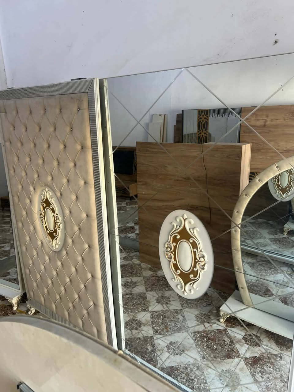 غرفه تركي البيع العنوان بعقوبه المفرك  اتواصل وتساب +964 771 128 2401
