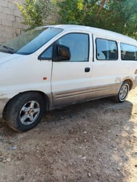 سيارة ستاركس موديل 2002 مصفره هيئة و غرامات كهربائيات كلها شغلة تخم تا...