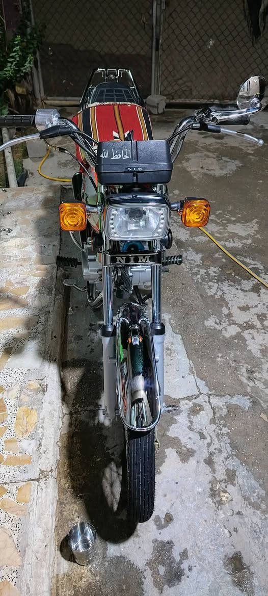 السلام عليكم 
دراجه نامه امتياز لصلي شبه شلامجه
دراجه مكفوله نقصه بس اكلوبات اشاير فقط 
أوراق سكنر
موديل 2025
السعر650 قفل 
مكاني حله قرب شريفه بنت الحسن 
الهاتف *********** واتساب
