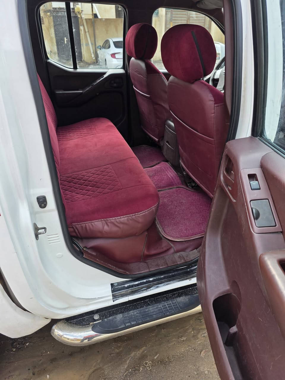 السلام عليكم نيسان نافارا للبيع مديل 2012 كير اوتـوماتيـك ، مكينة نظيفة  رقم السيارة بصرة شرط التحـويل سـنوية لحد 2029 ،هزه سنه 2026 تبريد شغال ،  فقط بيع ، سعر 100 وبيها مجال قليل حــگ الجــيـة ، للاستفسار اكثر عن التفاصيل والشراي يتصل علة هذة الرقم *********** ، السيارة بدي نظيف فقط ملاحظات قليلة ، مكاني البصرة تنومه شط العرب
