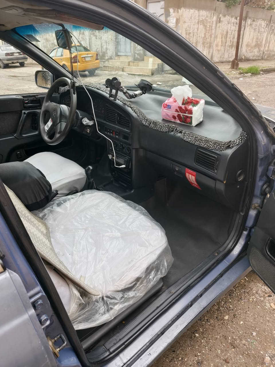 سلام عليكم 

الانتره موديل ١٩٩٤
سياره حلوه ومنصوبه وجاهزه 
متصرف عليها كلشي سياره رايح بيها وراجع على كركوك 
طخم نضيف وجاهز ورا وكدام. 
سياره كدام العين مكينه كير لا صرف لا نفخ
سعرها ٣٠وبيها مجال وبيها كابون
شرط التحويل 
أربع جوم كهرب 
قفل مركزي
رقم وسنويه وهزه جديده
مكاني موصل الجديده
للاستفسار أكثر ***********
