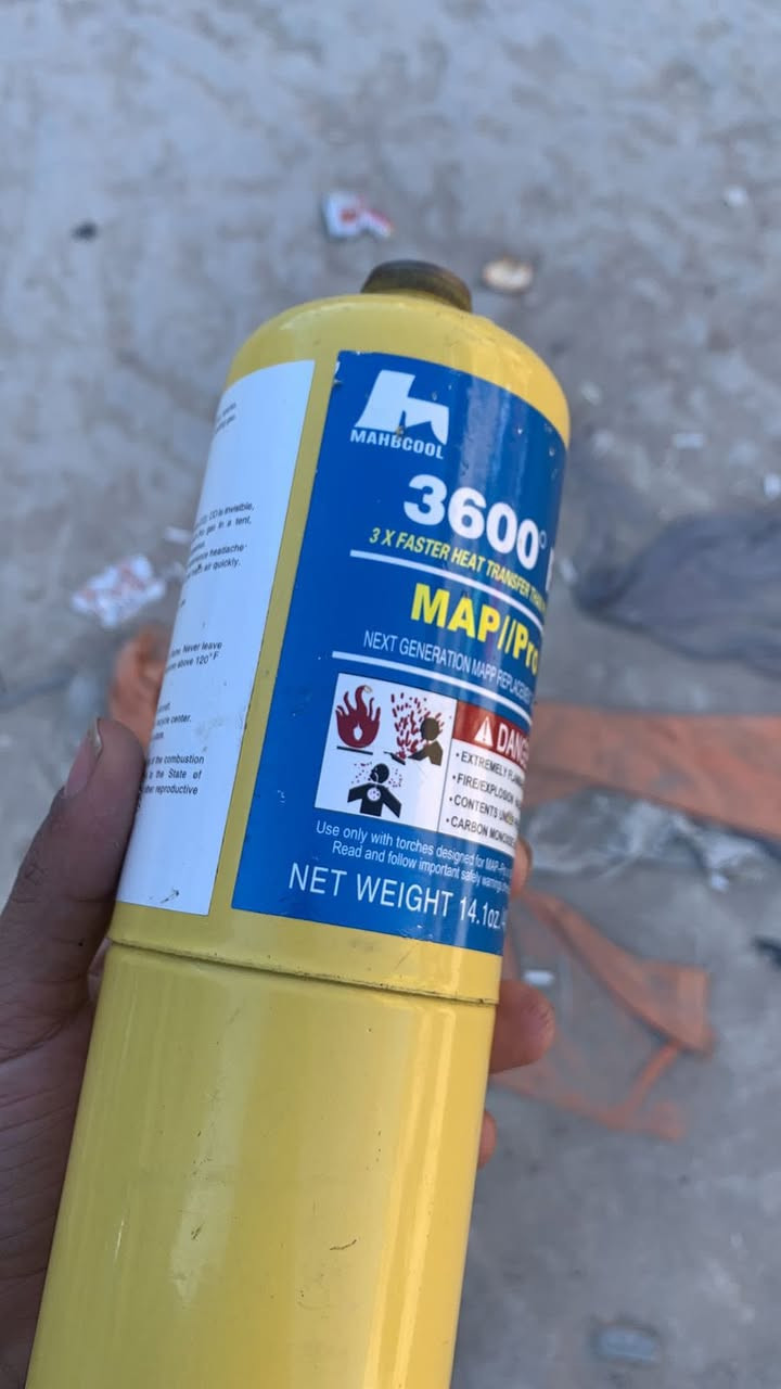 متوفر لدينا أفضل أنواع غاز التبريد الأصلي لصيانة السبالت مع تعبئة وضبط احترافي لضمان أفضل تبريد وأداء للمكيف.
نستخدم غازات أصلية مناسبة لجميع أنواع السبالت لضمان تبريد قوي وعمر أطول للجهاز.

خدماتنا تشمل:
 • تعبئة غاز السبالت
 • فحص التهريب ومعالجته
 • تنظيف وصيانة السبالت
 • ضبط التبريد للحصول على أفضل أداء

نعتمد على غازات تبريد حديثة مثل R410A وR32 المستخدمة في أغلب أجهزة التكييف الحديثة وتتميز بكفاءة تبريد عالية وأمان في الاستخدام.  ￼

📞 للحجز والاستفسار تواصل معنا
خدمة سريعة • عمل مضمون • أسعار مناسب
***********
