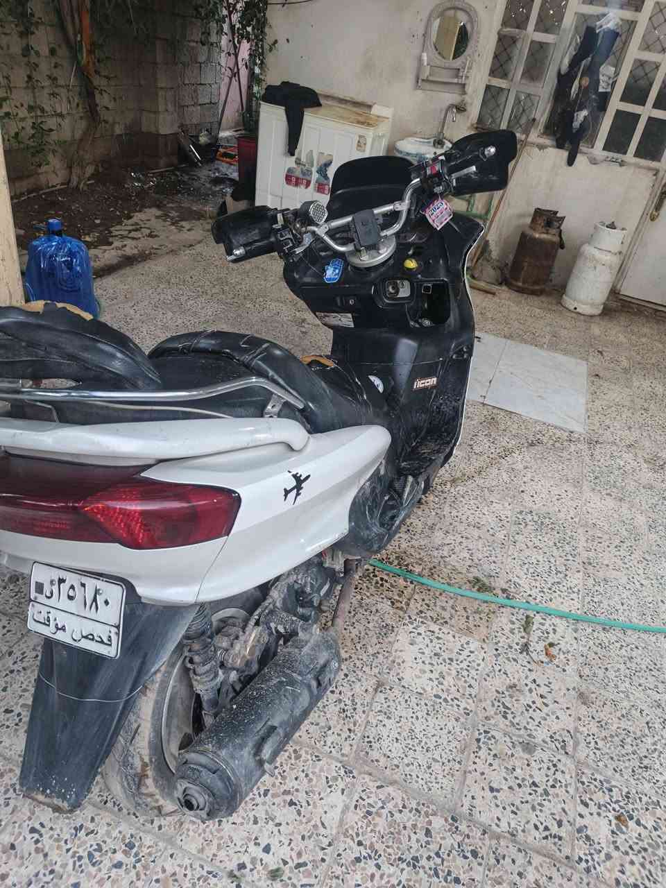 السلام عليكم دراجه ماحسته دبل رون دراجه بلاديه مامفتوحه كفرات ابلاد دراجه اي نقص مابيه كهربائي كله شغال دراجه كله بلاد للبيع وا مراوس  السعر ب 300مكاني ديالي بعقوبه لاستفسار عل رقم***********
