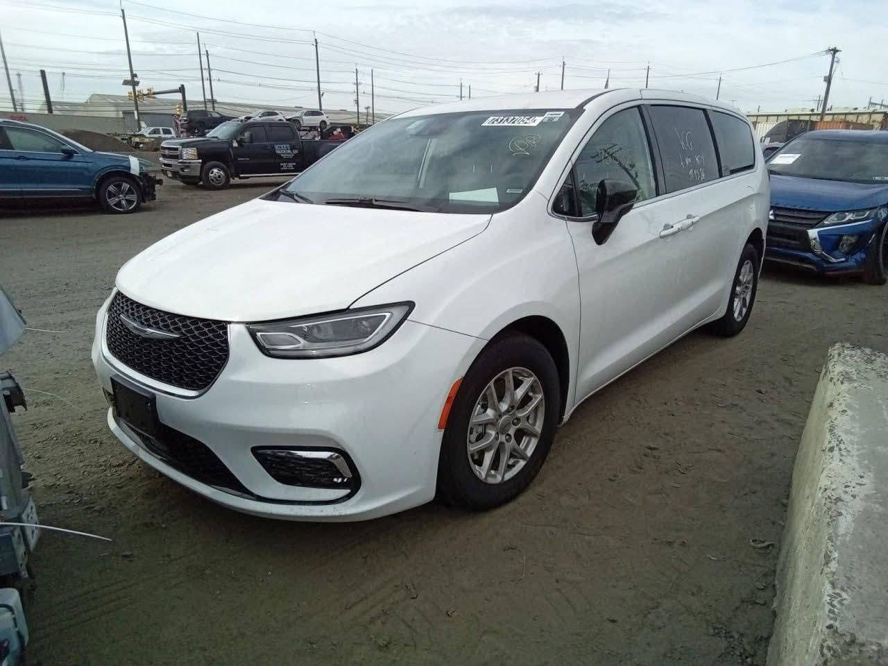 🚨 للبيع | كرايسلر باسفيكا 2024 🔥
📍 الموقع: بغداد -الاعظميه 

✨ المواصفات:

🔹 تشغيل بصمة + تشغيل عن بعد

🔹 كشنات كهرباء 

🔹 بيبان كهرباء + الجنطة كهرباء

🔹 شاشة + كاميرا خلفية

🔹 إنارة LED أمامية + بك لايت LED

🔹 داخل جلد فخم

🔹 رادار أمامي + نظام تحديد المسار

✅ الضرر موضح بالصور  بدون ايرباك 

 حادث دعاميه وخشم الجاملغ فقط

 المحرك سليم بالكامل

📏 ماشية: /25 ميل

💰 السعر: 265 ورقة 🔥🔥

📞 للاستفسار: 

*********** .
