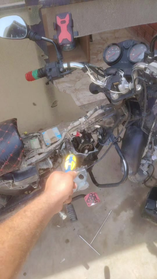 فشك محرك وتجفيت وتبديل فشكه دراجه بوكسر ٥ كير قطع غيار اصلي عنوان بغداد دوره البوعيثه لتواصل *********** #صيانه_دراجات_ناريه #دراجات_نارية #ادوات_دراجات #دراجه_ناريه #تعمير_دراجات 
