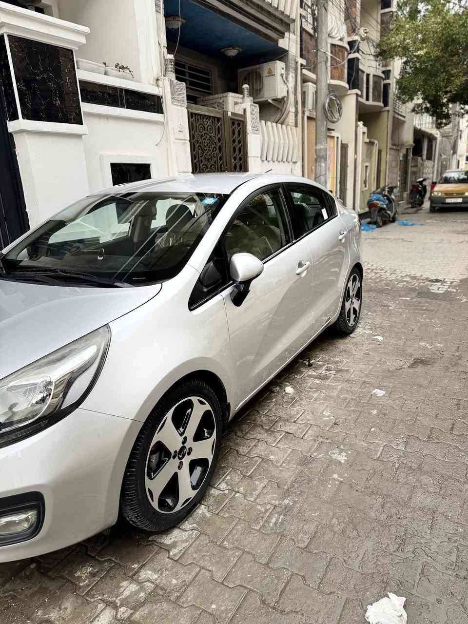 كيا ريو 2014  خليجي ماشية 27000 مكفولة كفالة عامة محرك 1600للاتصال ***********       السعر 110$
