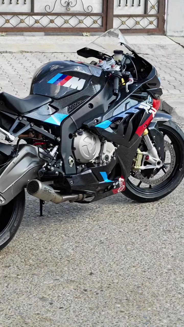 للبيع bmw s1000rr 2011
محدث 2014 وارد ياباني سويجات 2 
ماشيه الف 61 محرك كير مكفول 
السعر 60 ورقه مجال بسيط 
كم مولاحظات 2 خاص تفاصيل 
 ***********للاتصال 
دراجة جديده
