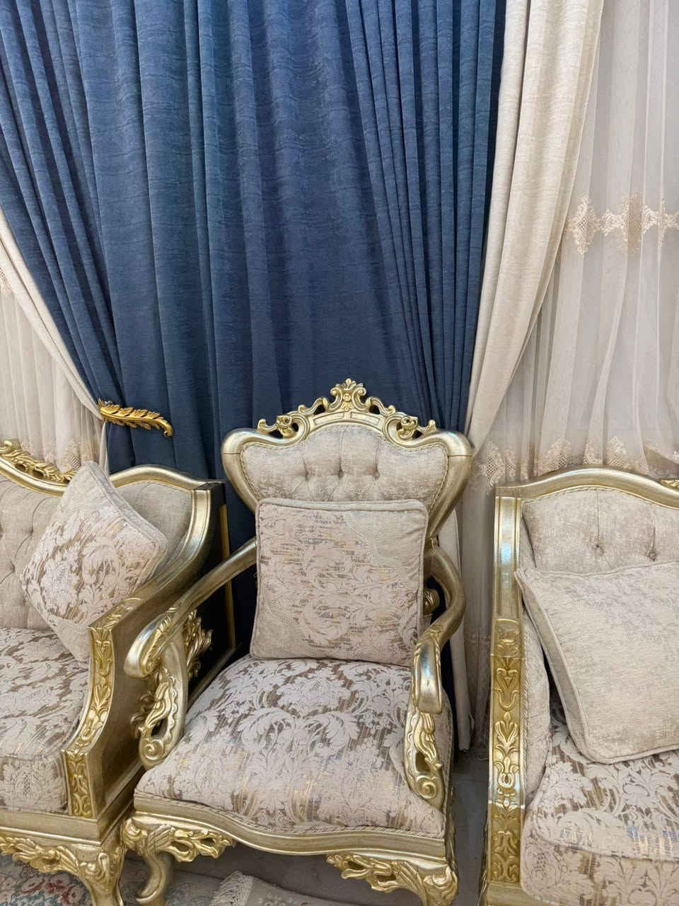سلام عليكم تخم للبيع 6كراسي والربع كرويتات ويا 3طبلات مكاني دوانيه جلبيه قرب مدرسه الأكرمين الرقم ***********
