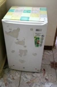 ثلاجه ٦ قدم • حاله جيده • تجميد درجه اولى