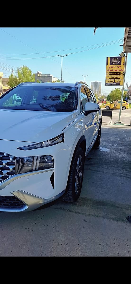 سلام عليكم.
سنتافي 2024 خليجي محرك 6 سلندر مواصفات خليجي مو امريكي السيارة تحت ضمان الشركة رقم بغداد بأسمي مكفولة من اي خلل او ضرر بسيارة جديده معنى الكلمه داخل جلد اصلي بلكامل مو مخمل ماشية 34000 كم الزجاج مغلف ppf بلكامل عازل للحراره مكانهه بغداد حي الحسين 
السعر 290 $  موبايل ***********
