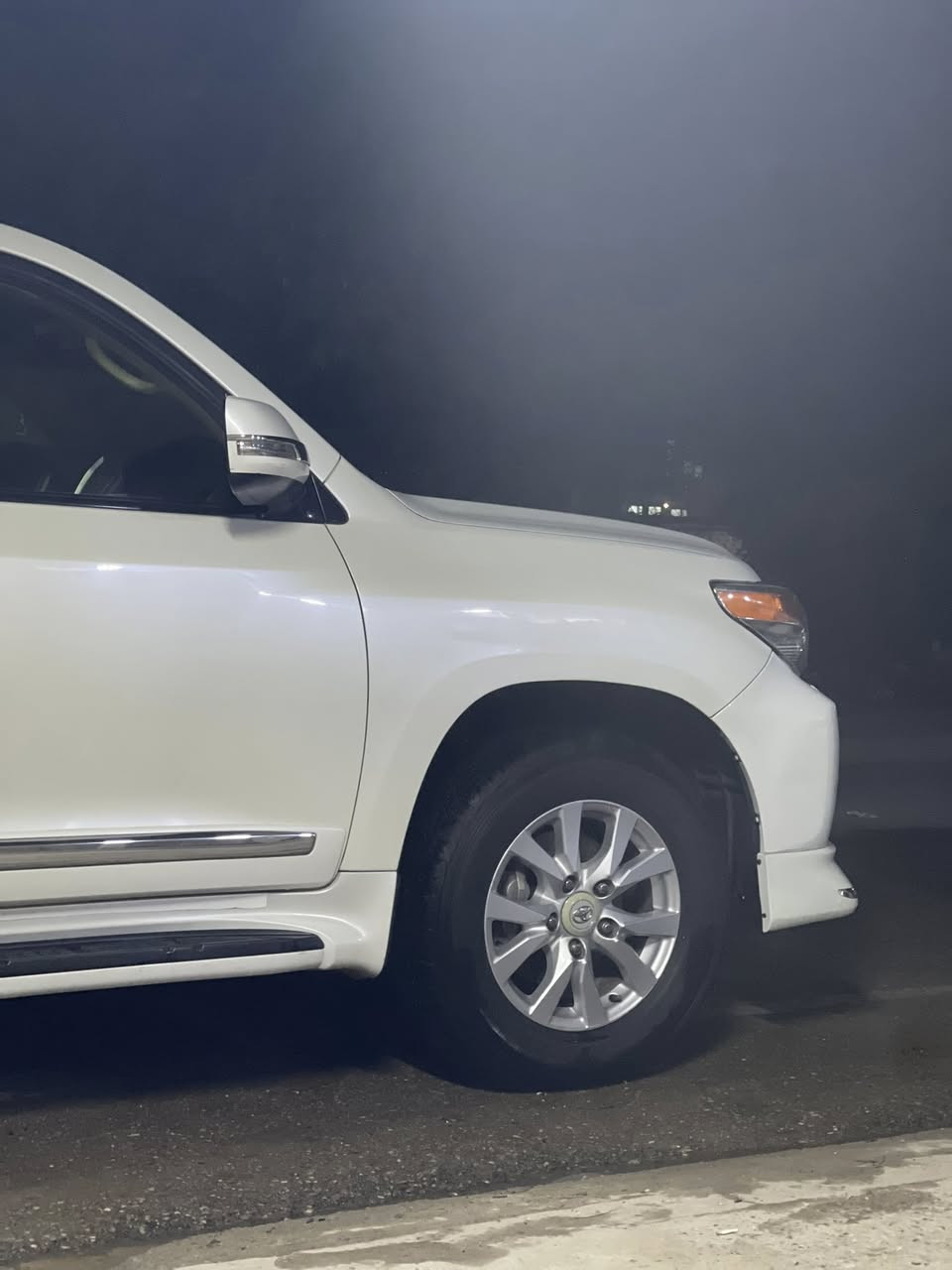 السلام عليكم لاندكروز 2013 فطيم اصل
سياره سنويه وهزه ورقام جديد وبسمي تحويل ثاني يوم 
فول موصفات 
بصمه 
فتحه 
كشنات جلد 
كأمره  امامي بلادي 
مري قلاب عل بك 
مري شفط
لايت زنون 
حساس خلفي كأمره خلفيه وشاشه 
زراك لايت 
كشن كهرباء بلادي 
سياره كلش حلوه ونضيفه 
بيه تخم وياله 2018 لوك جديدات 
سياره كامله مابيه نقص مكينه وكير وشاصي وتبديل وفتح كله كفاله بشرط فحص  فقط مقدار شبر بداير رفيع مال جاملغ خلفي كلير ومكانين بارد مكان سياره بغداد الامين $360 بيه مجال بسيط /***********
