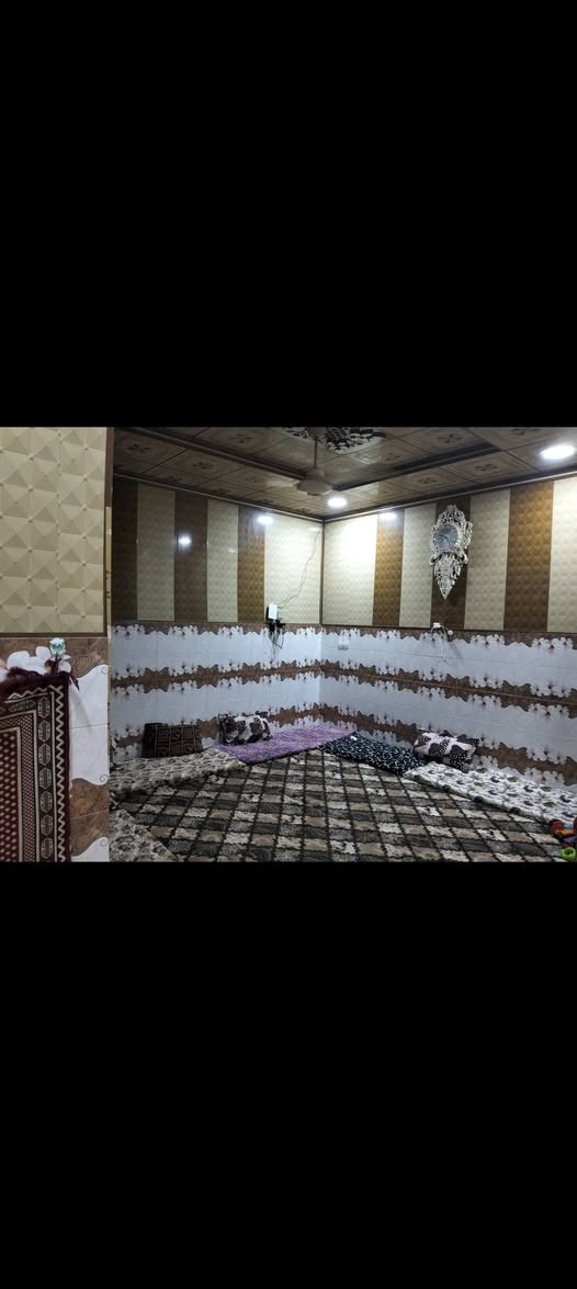السلام عليكم الدار للبيع مساحة 180م يحتوي على غرفتين نوم وصالة واستقبال وحمام ومرافق داخلي وخارجي . الموقع حي البكر المنظمة .البيت كرت بلدية للاستفسار الاتصال على ***********
